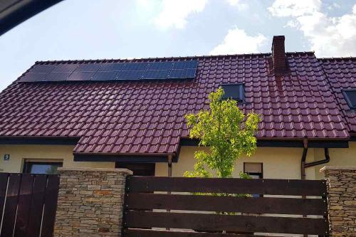 fotowoltaika-dla-domu-dla-firm-z-montazem-duzej-mocy-panele-polikrystaliczne-monokrystaliczne-half-cut-full-black-sharp-rodzaje (107)