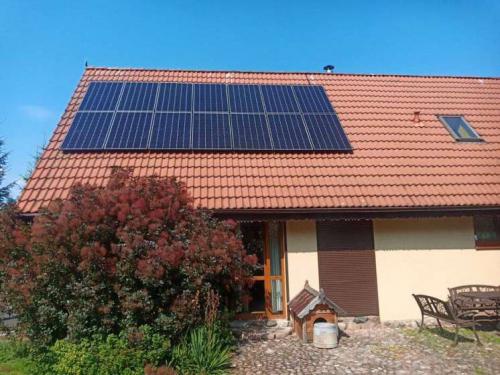 fotowoltaika-dla-domu-dla-firm-z-montazem-duzej-mocy-panele-polikrystaliczne-monokrystaliczne-half-cut-full-black-sharp-rodzaje (121)