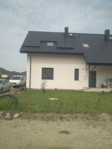 fotowoltaika-dla-domu-dla-firm-z-montazem-duzej-mocy-panele-polikrystaliczne-monokrystaliczne-half-cut-full-black-sharp-rodzaje (163)