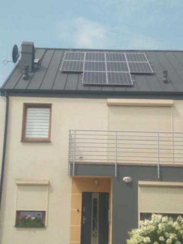 fotowoltaika-dla-domu-dla-firm-z-montazem-duzej-mocy-panele-polikrystaliczne-monokrystaliczne-half-cut-full-black-sharp-rodzaje (166)